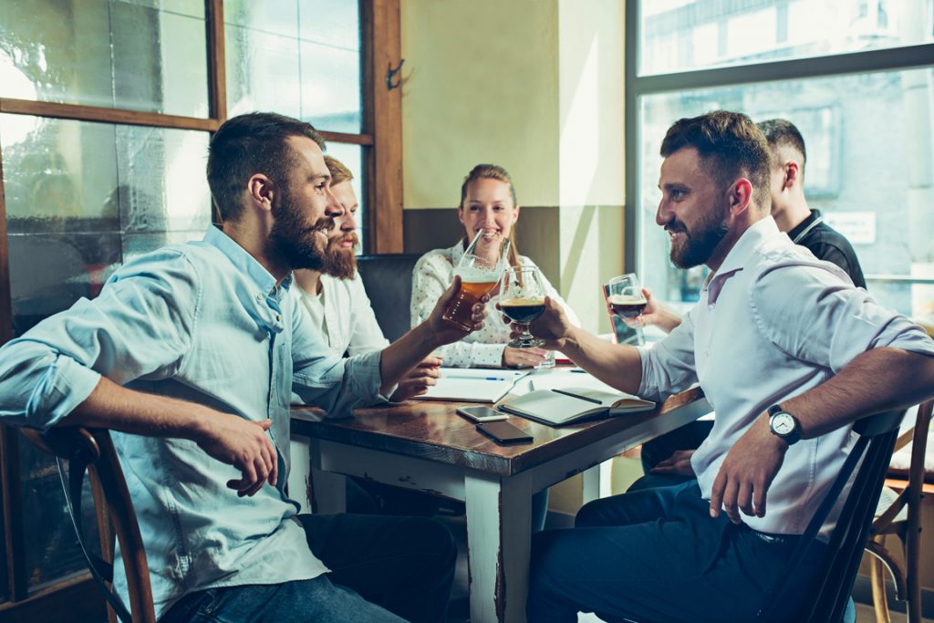 Happy hour corporativo: como os eventos ajudam a motivar a equipe?